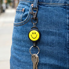 Smiley Face Retractable Keychain (1 Pc)