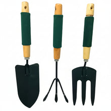 Wood handle cultivator set